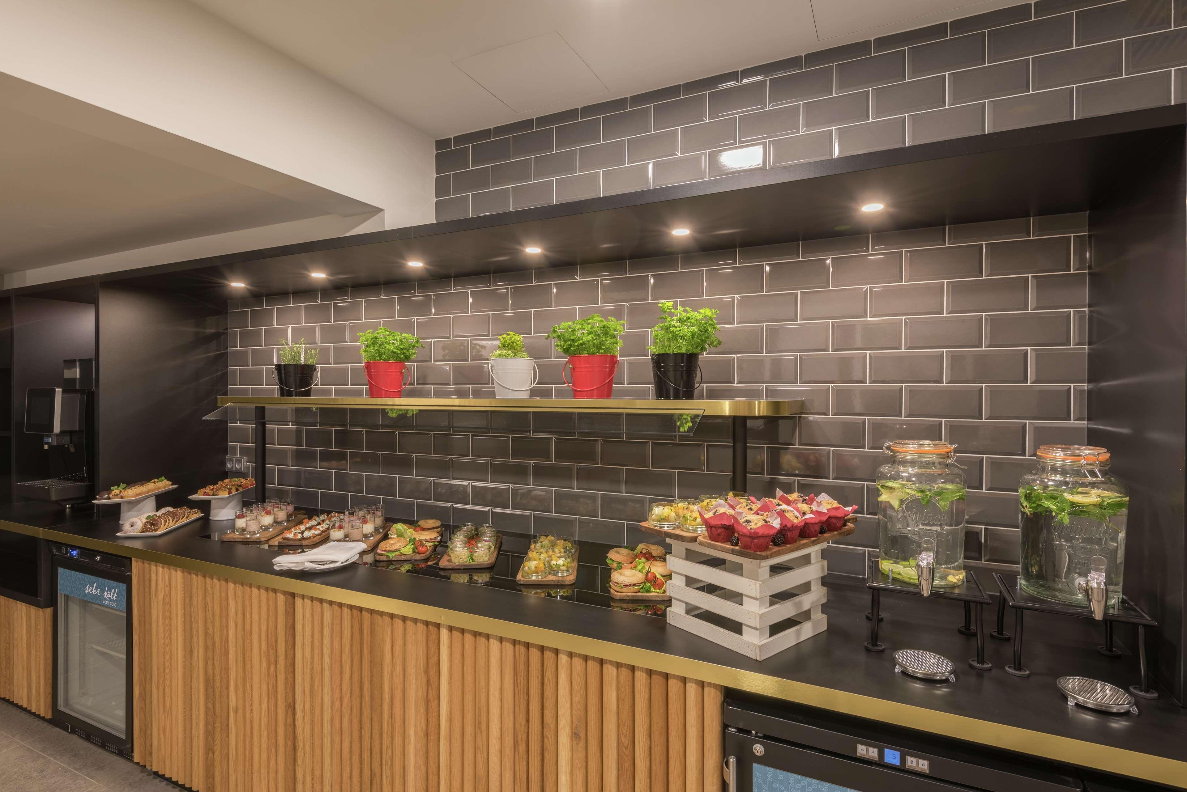 Hilton Garden Inn Frankfurt City Centre Frankfurt am Main Bagian luar foto
