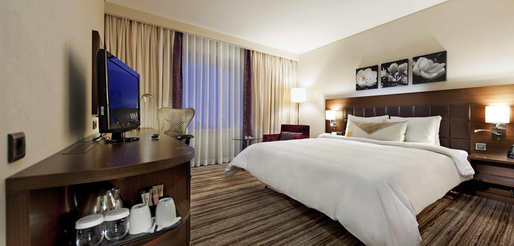 Hilton Garden Inn Frankfurt City Centre Frankfurt am Main Bagian luar foto